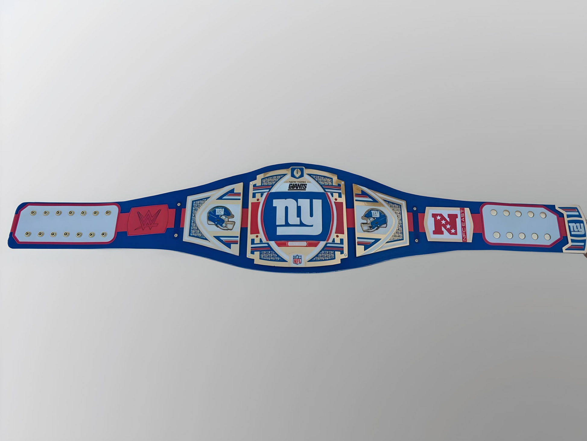 Ultimate fan collectible – New York Giants WWE belt with NFL limited edition features.